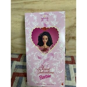 1995 Hallmark Sweet Valentine Barbie Doll Be My Valentine Collector Series NRFB
